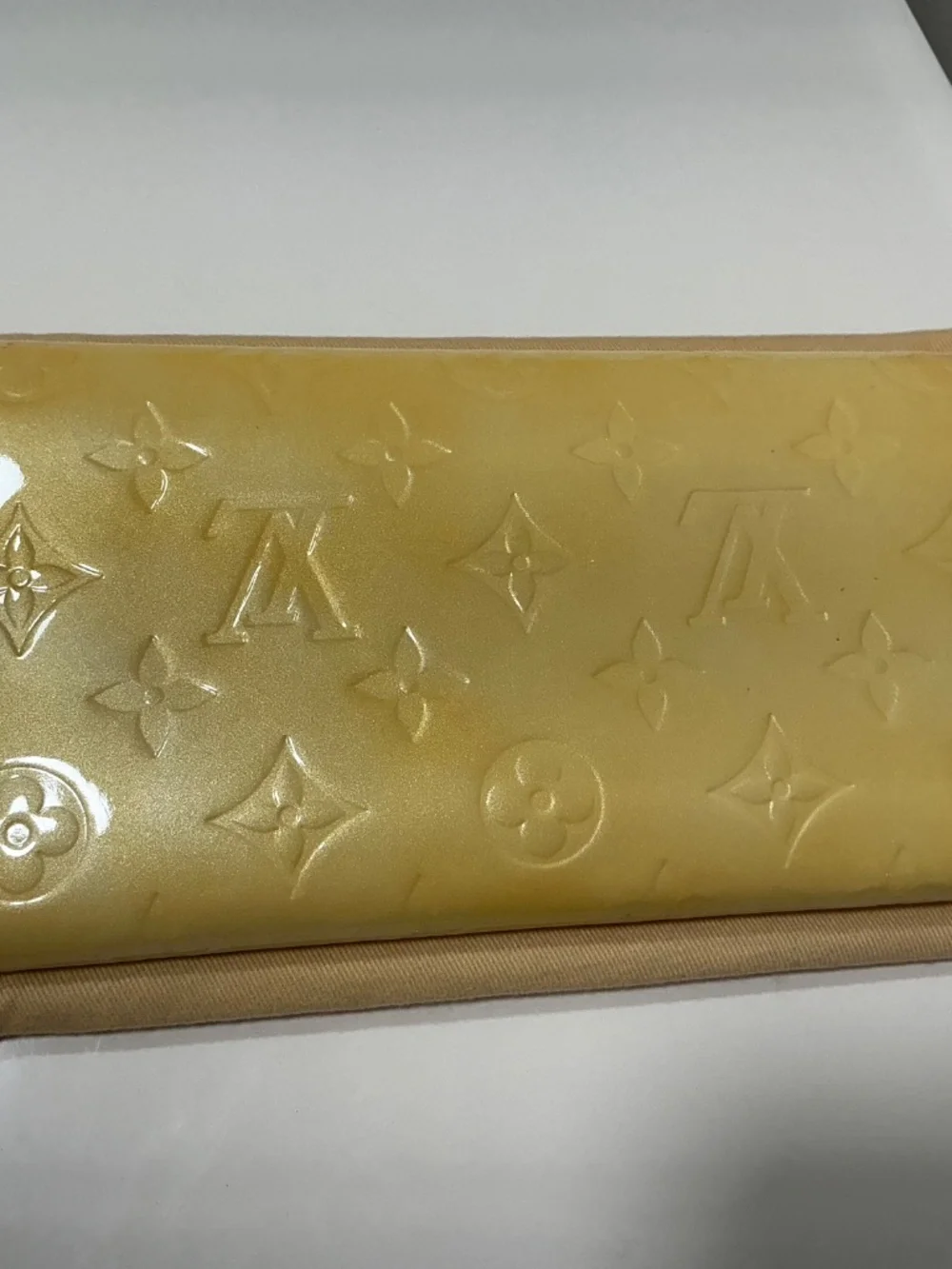 Louis Vuitton yellow Vernis clutch wallet - Picture 2 of 10